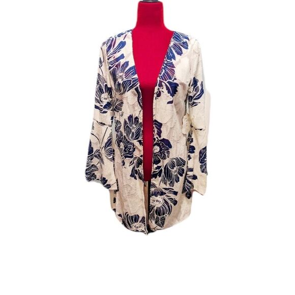 NWT Altar'd State White and Navy Floral Bell Sleeve Boho Kimono Small - Picture 2 of 7
